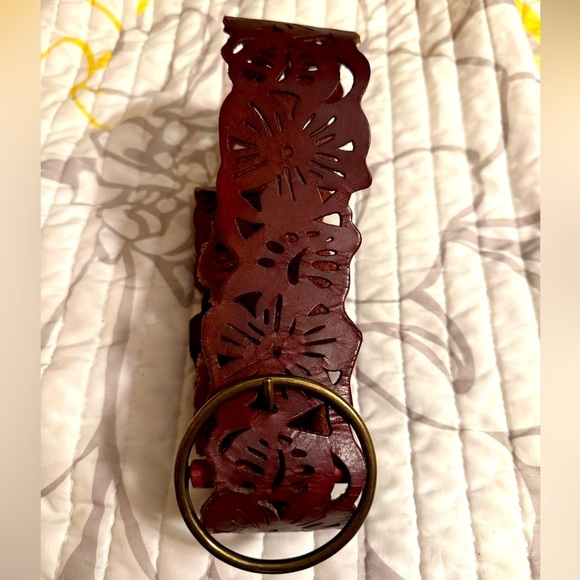 Mocha Mousse Brown Leather Belt with Gold Buckle - Picture 2 of 5